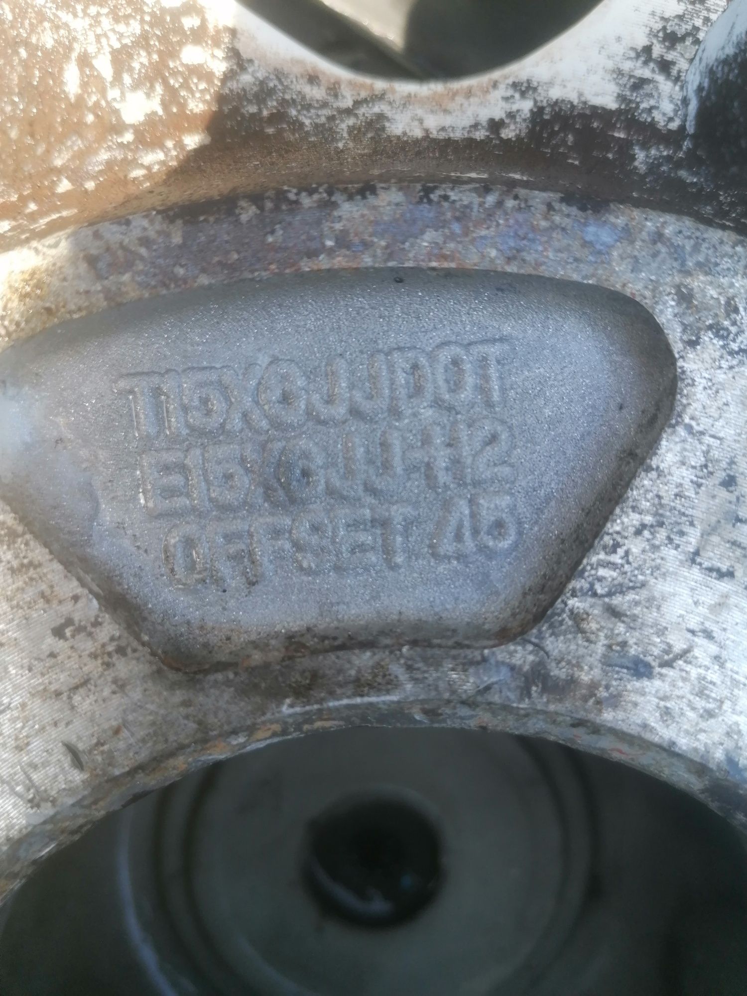 Vand jante pe 15 cu tot cu cauciucuri 235/75/15