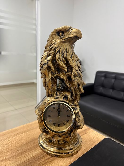 Soat - ofis yoki direktorskiy stoli uchun