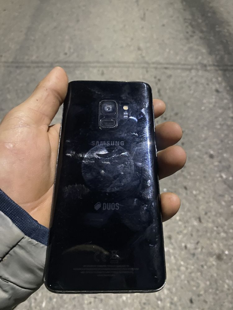 Vând Samsung s9