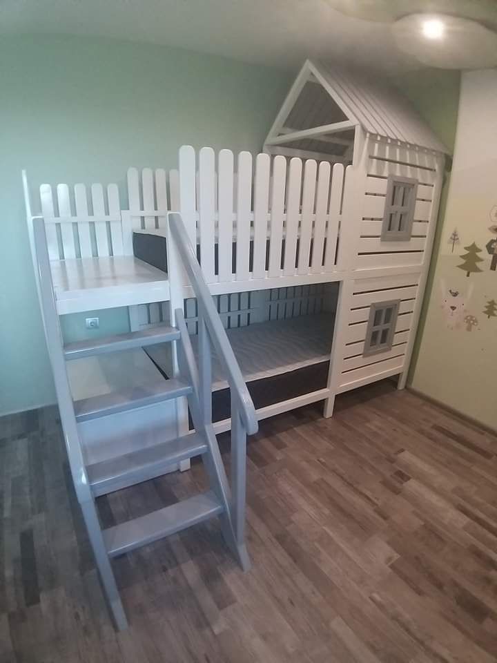 Масивни двуетажни легла