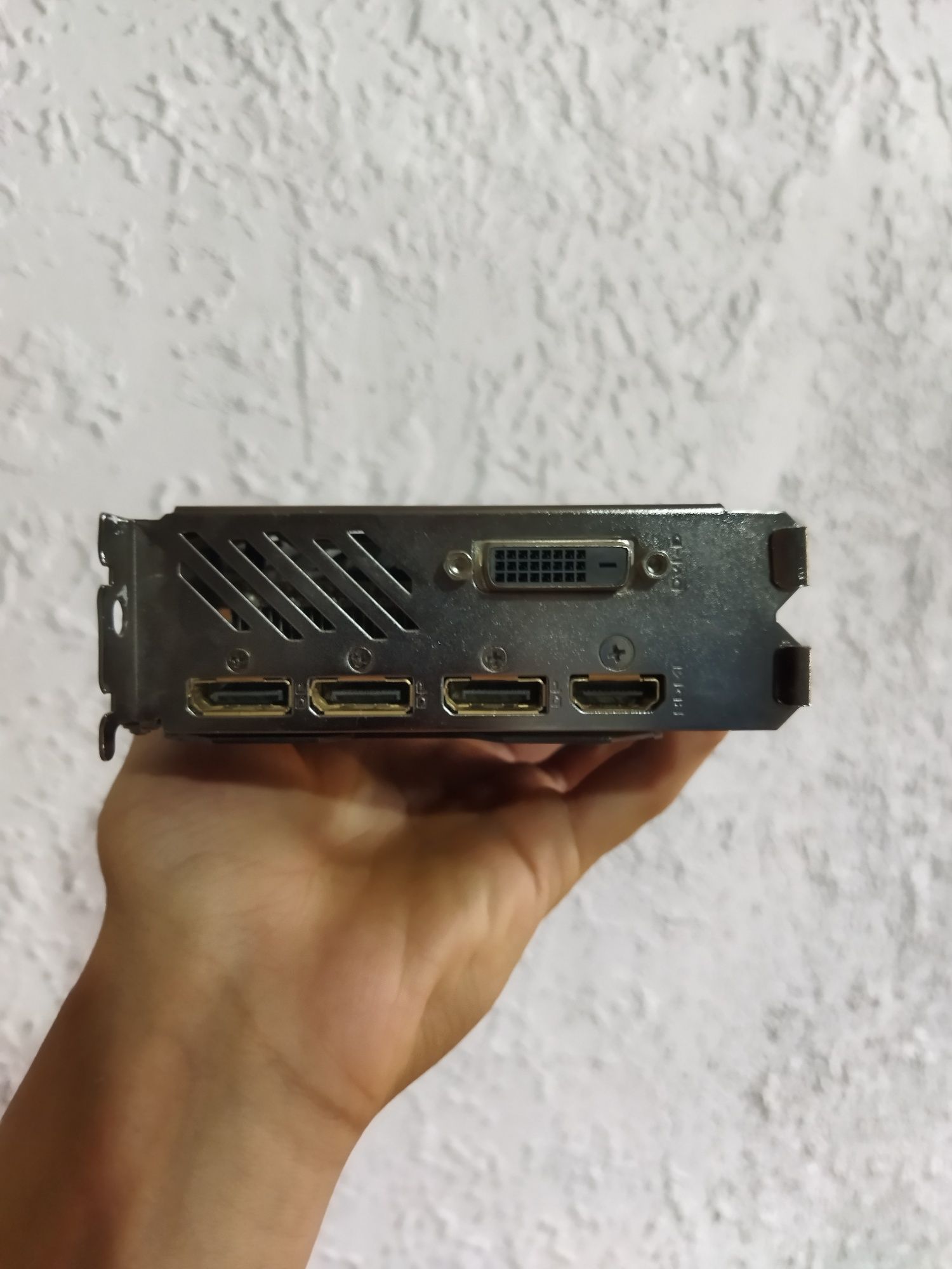 Видеокарта gigabyte rx 480 4gb в хорошем состоянии
