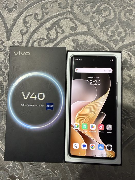 Продам Vivo V40.