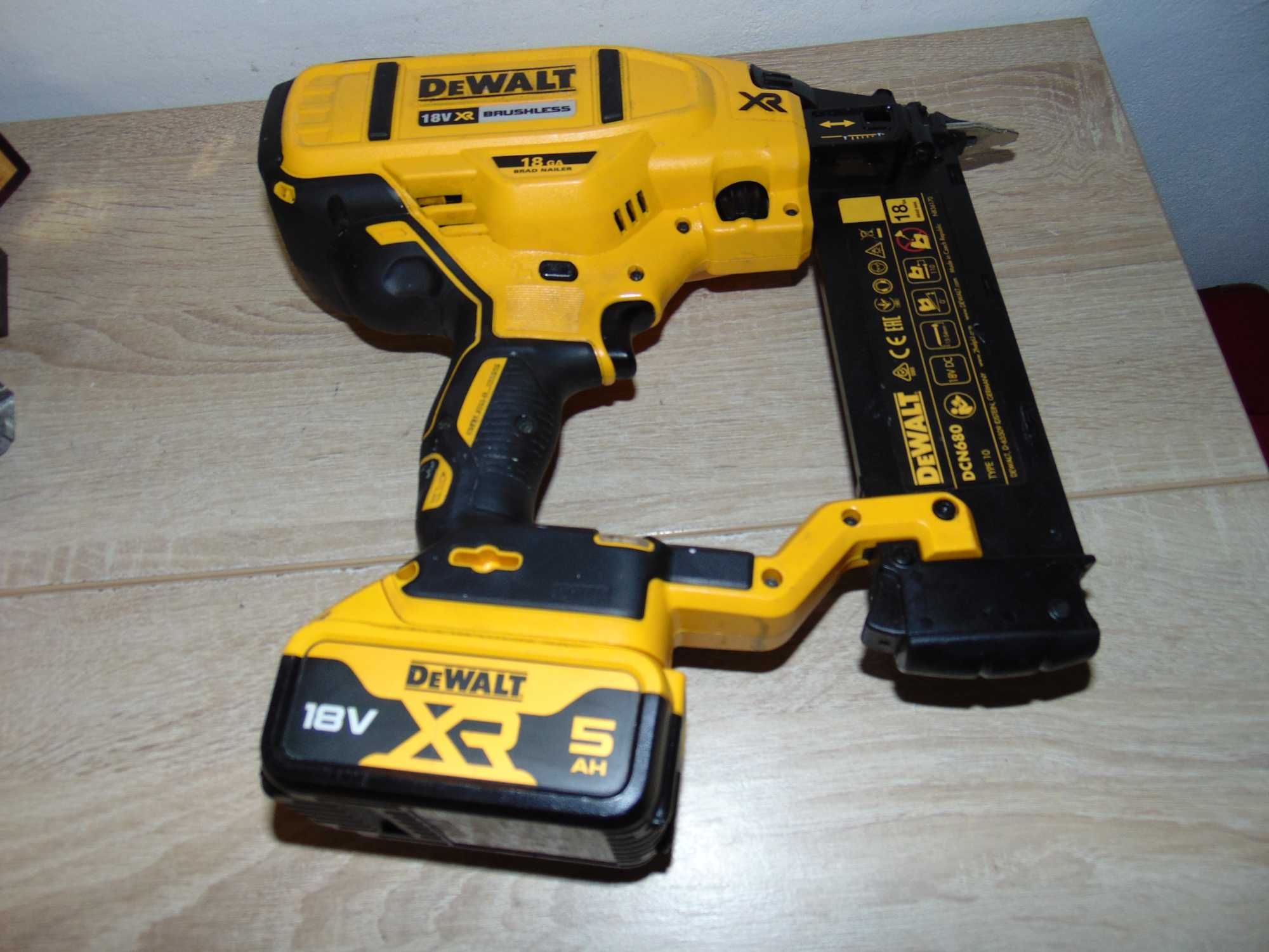 Dewalt DCN680 pistol cuie finisare brushless 2022