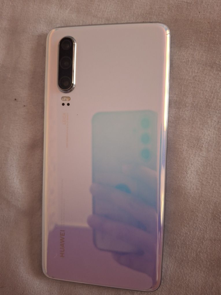 Телефон Huawei P30