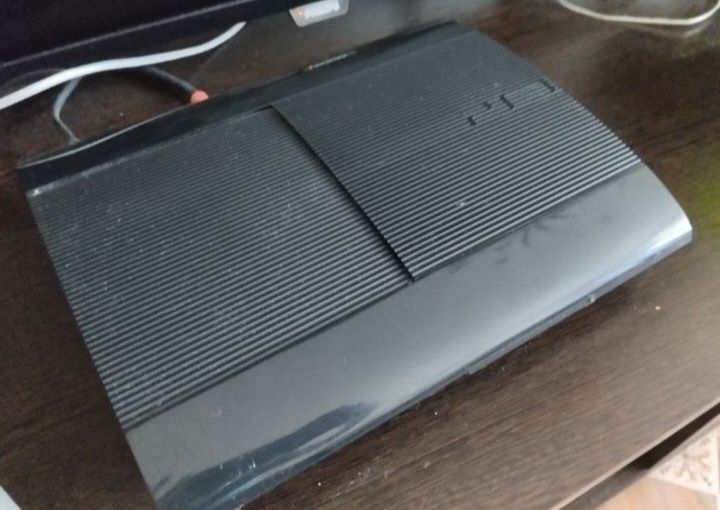 Продаю недорого PS 3 slim