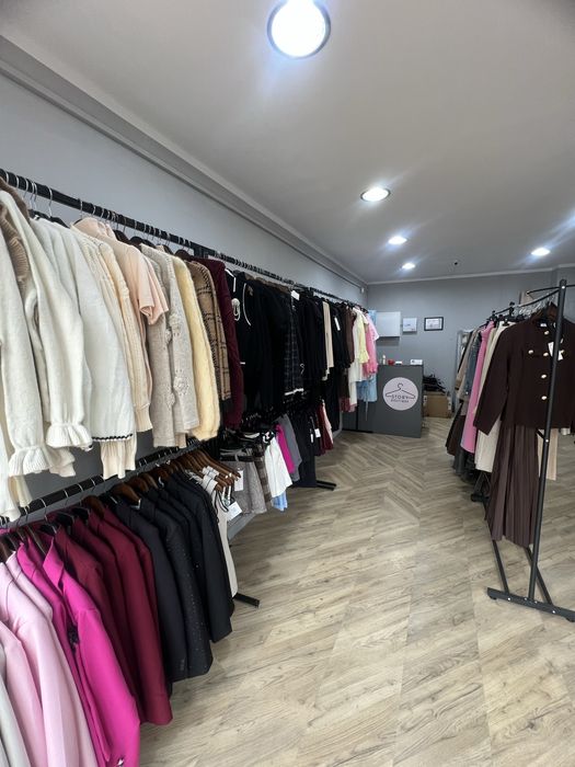 Afacere magazin de haine in Piața Mică