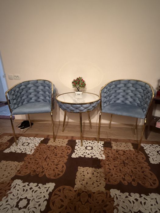 Продам столик с двумя креслами