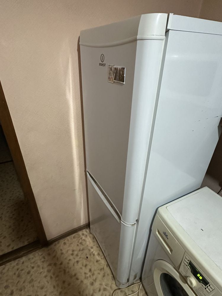 Продается Холодильник Indesit БУ