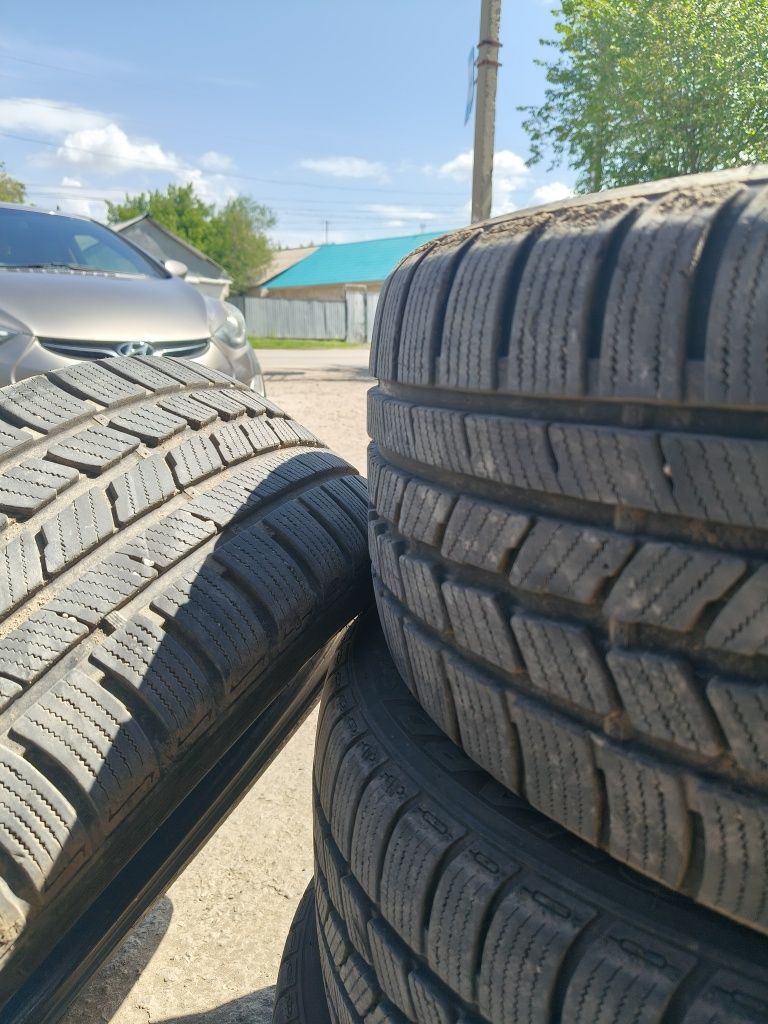 Продам шины 245/45/19