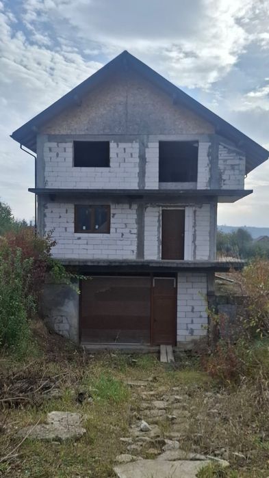 Vânzare vilă spațioasă cu teren 1.200 mp