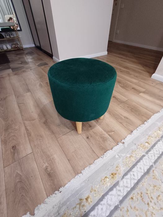 Пуфик зеленого цвета