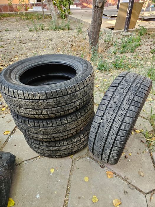 Зимние шины 215/60/R16