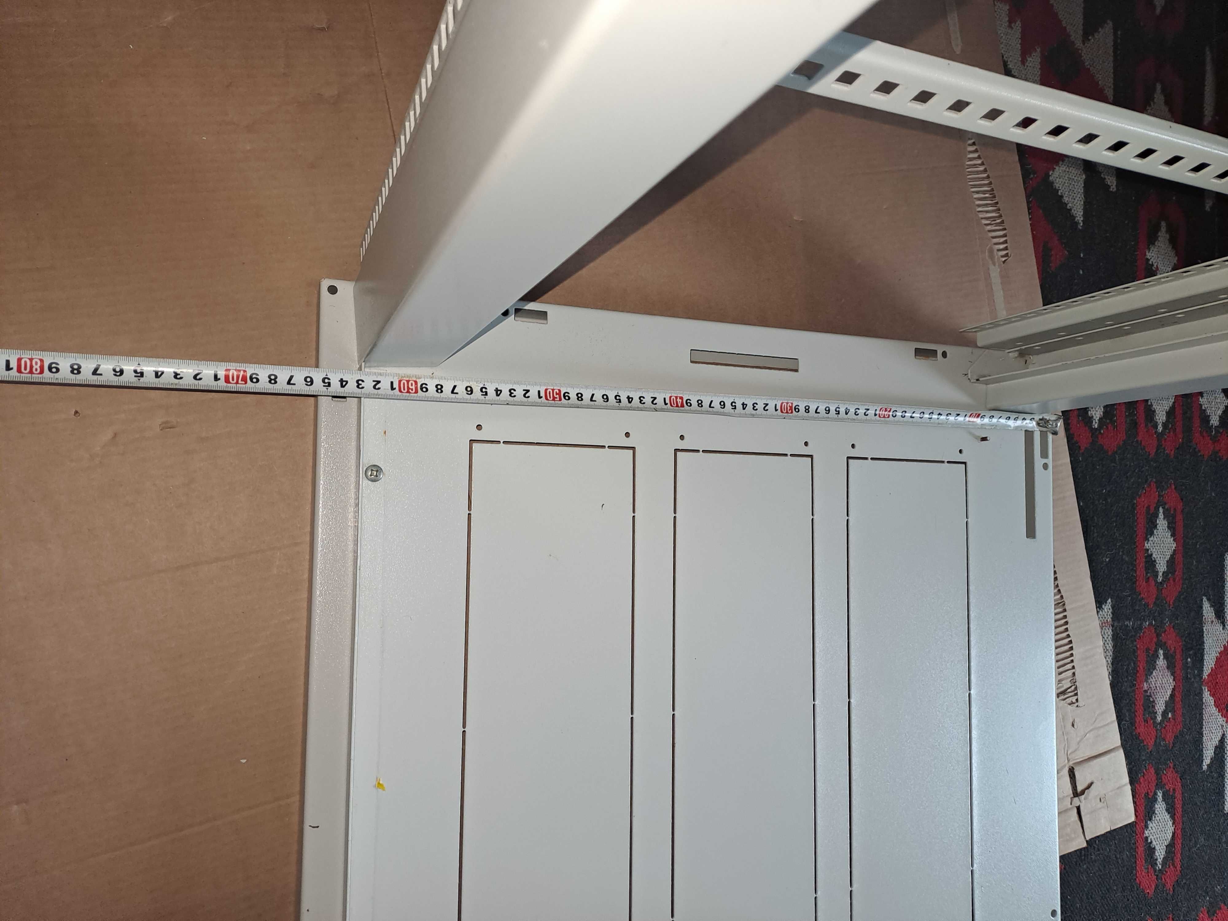Продавам комуникационен шкаф 19" за 32U