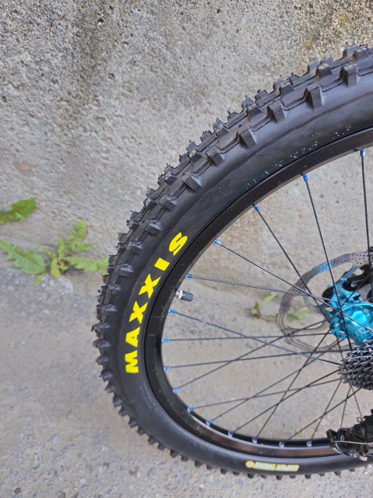YT Tues Downhill 26 цола S-M размер Въздушна  Boxxer, Обслужен Готов