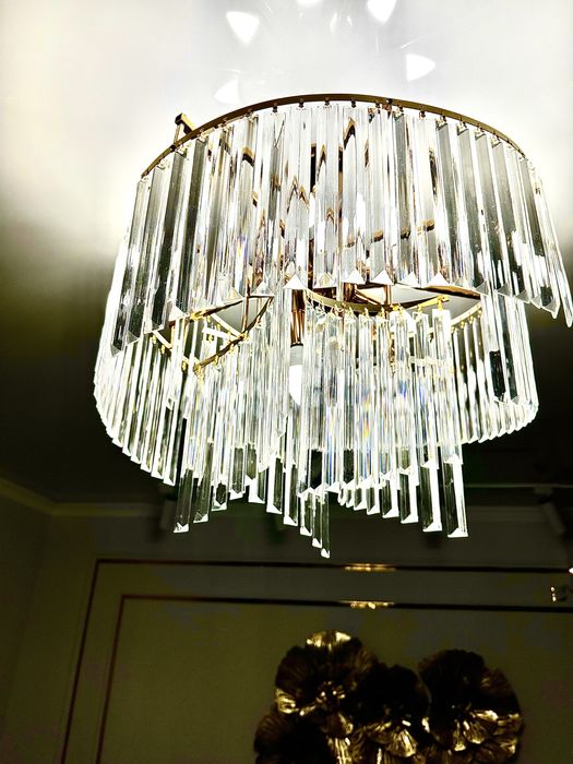 Стеклянная  люстра