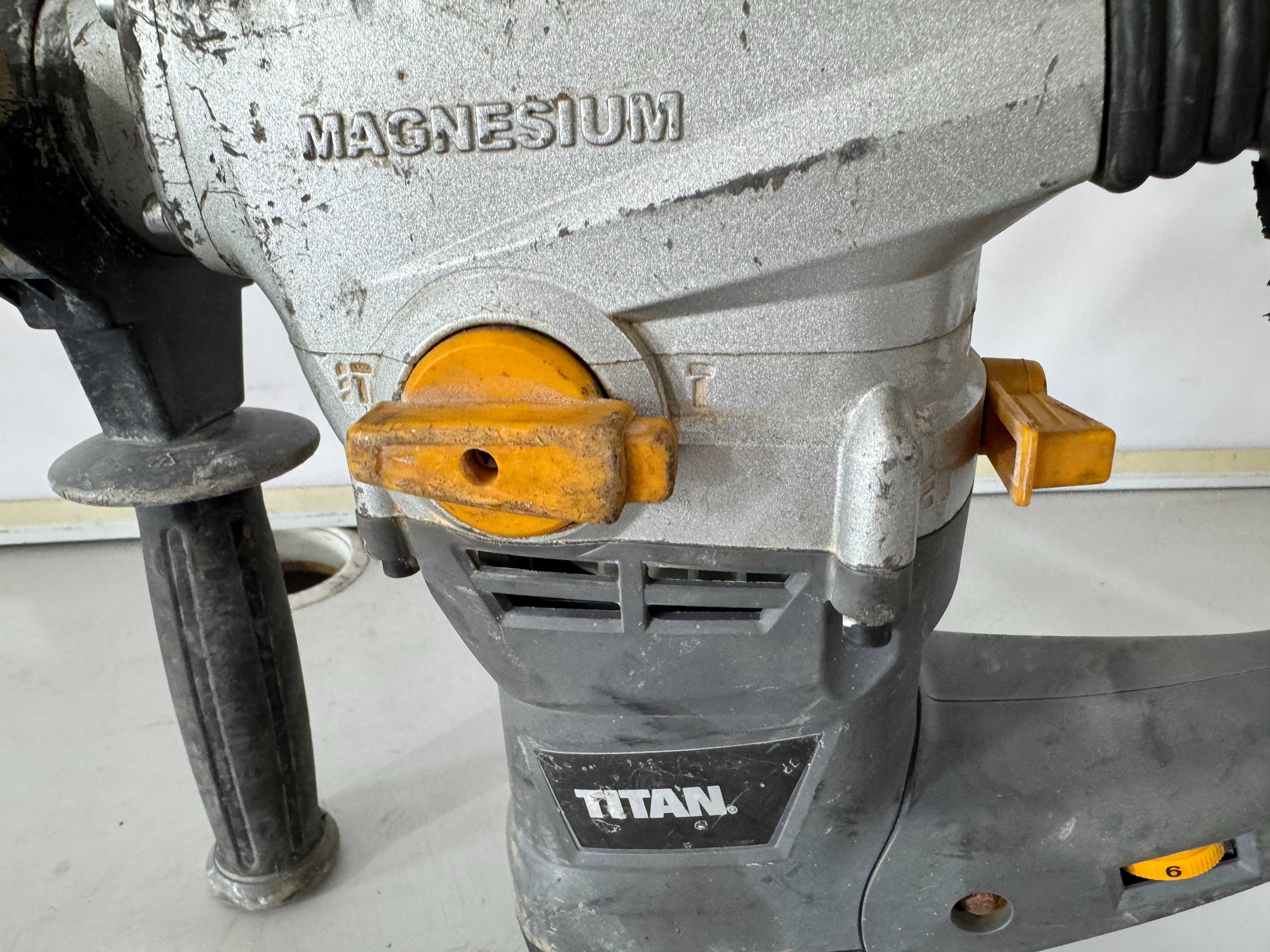 Перфоратор  - Titan 1500 W