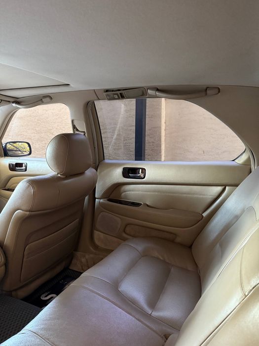 •Lexus LS 400 Бизнес-Седан•