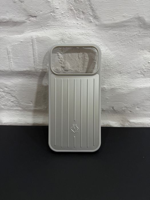 Rimowa Silver & Black Case - Iphone 17 Pro / Max / Iphone 16 Pro / Max