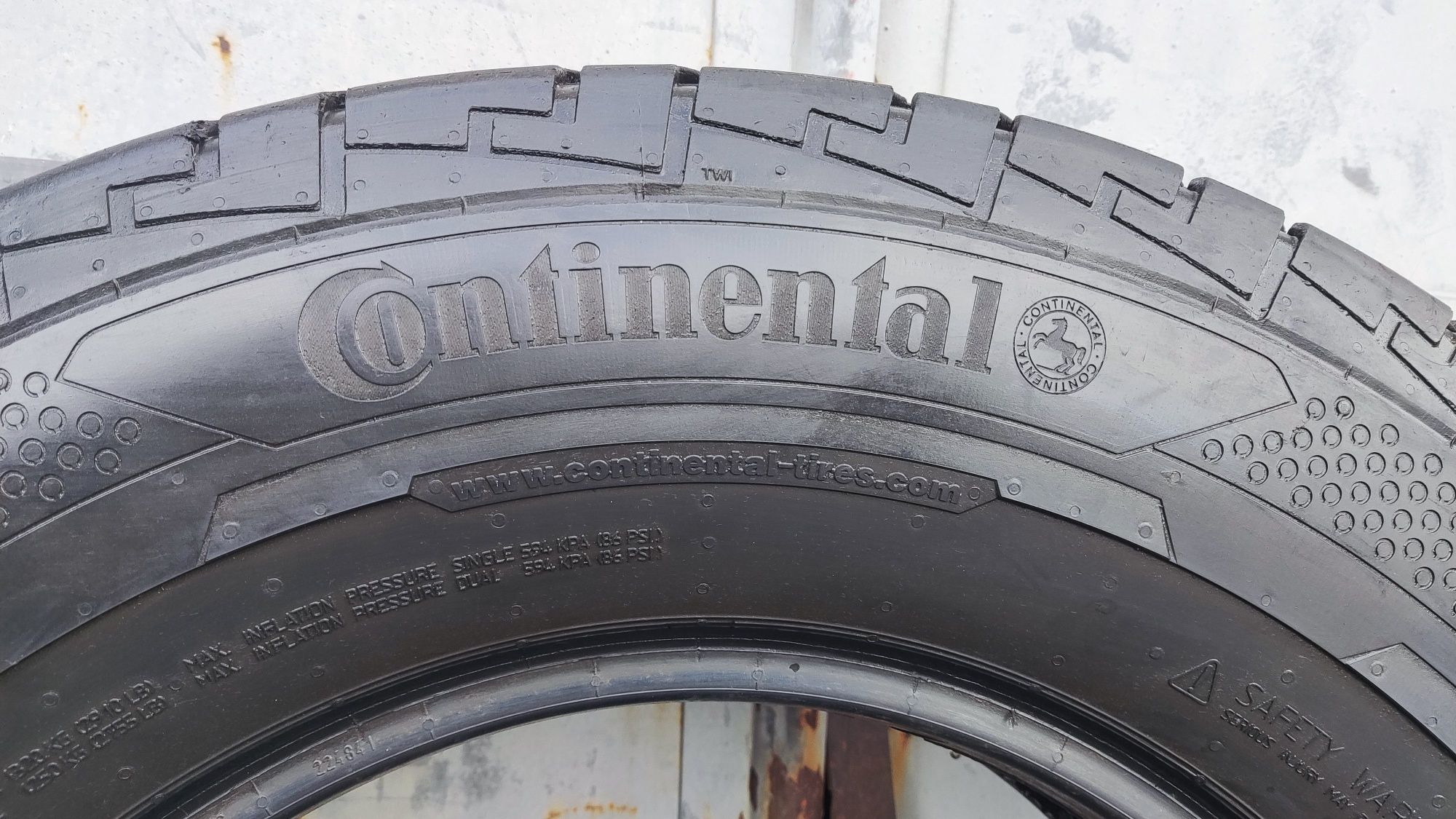 2бр. летни бусови гуми 225/75/16C, Continental Van Contact 100
dot21