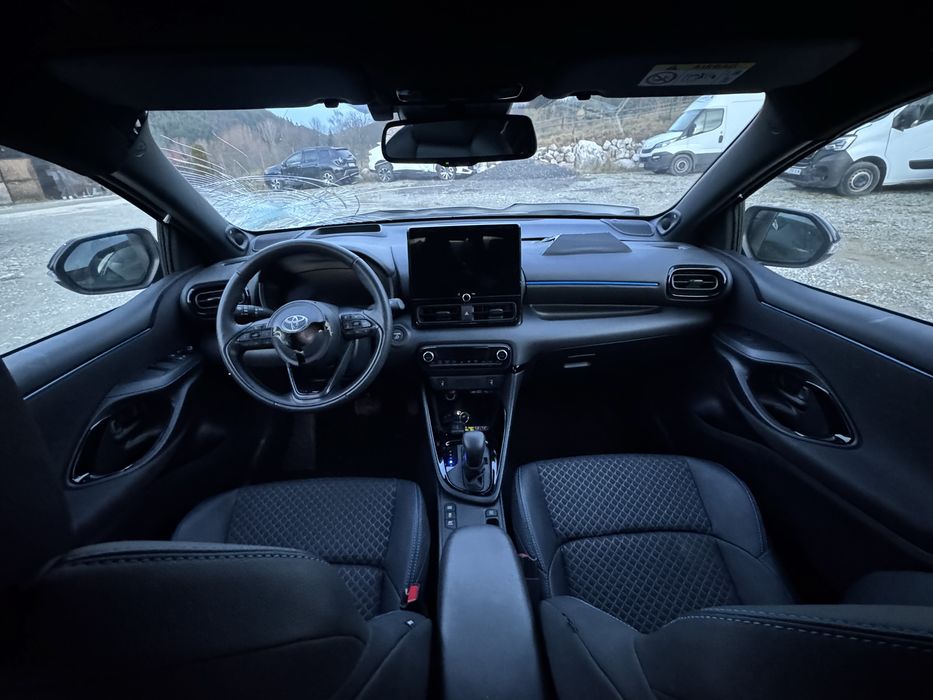 Toyota yaris 1.5 hybrid full extra bitone 2024 avariat