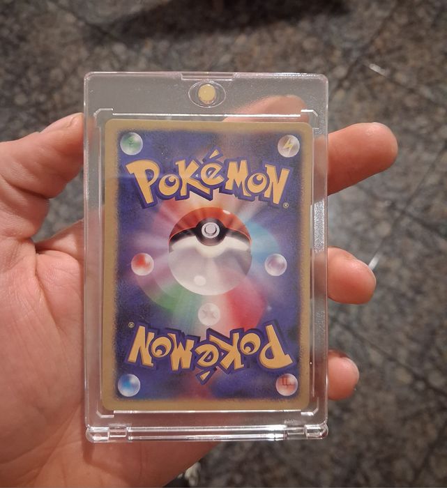 Покемон карта с кутийка