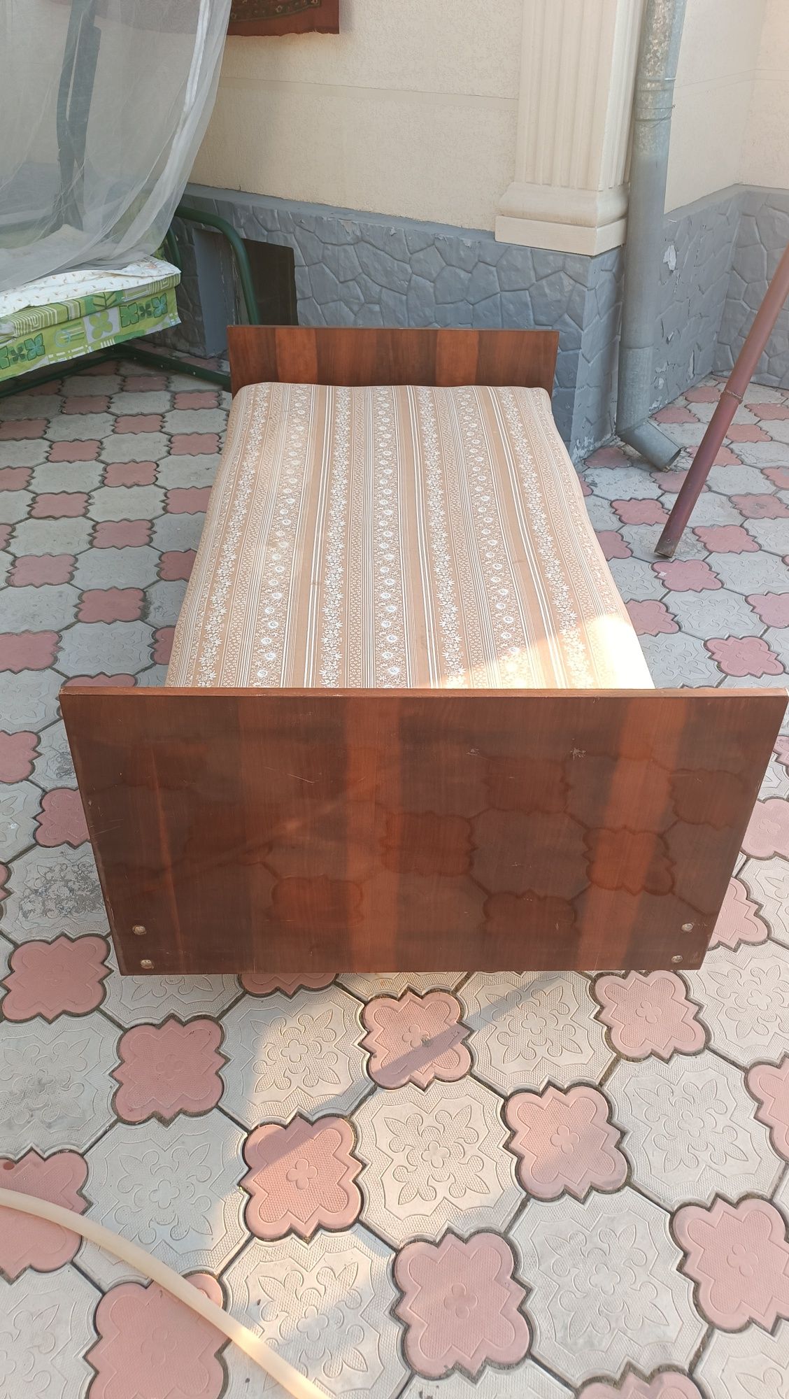 Продам односпальную кровать