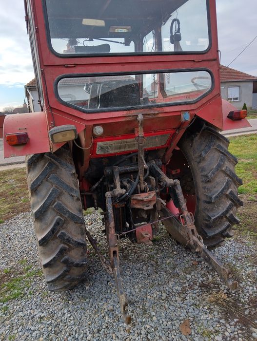 Vând tractor U650 și utilaje agricole