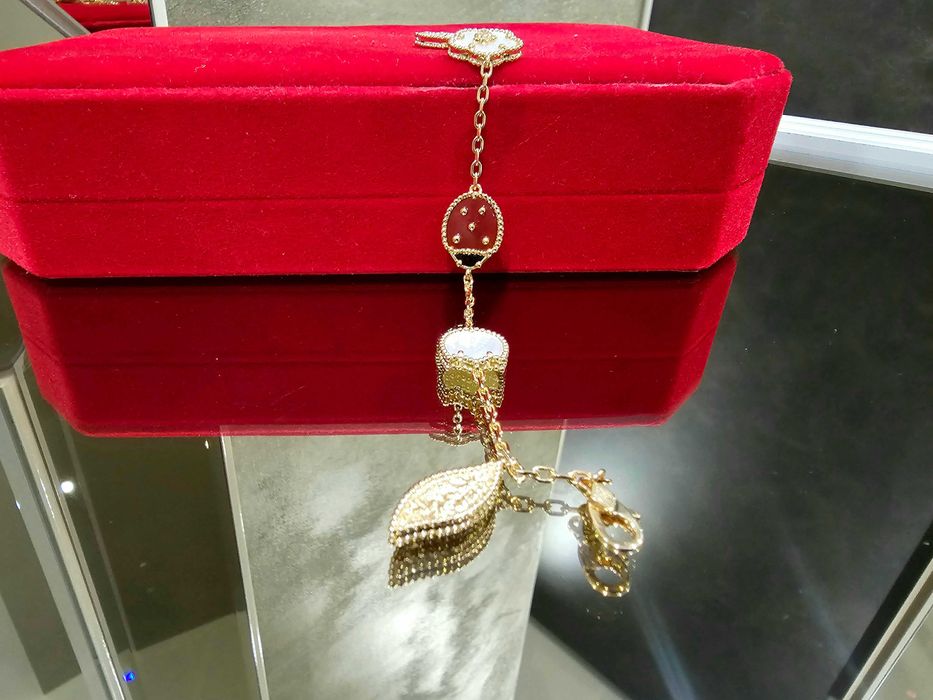 Van Cleef & Arpels VCA Rose Gold 5 Motifs Lucky Spring Дамска Гривна