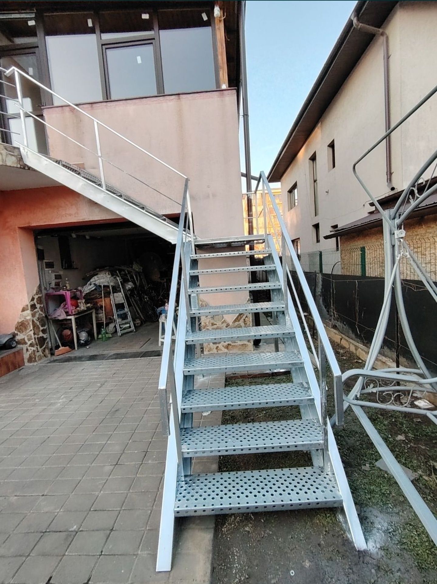 Confectionam scarii metalice zincate exterioare și pentru incendii , p