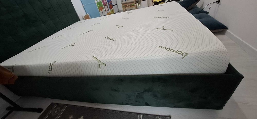 Pat tapițat, saltea inclusă, 160x200 cm.