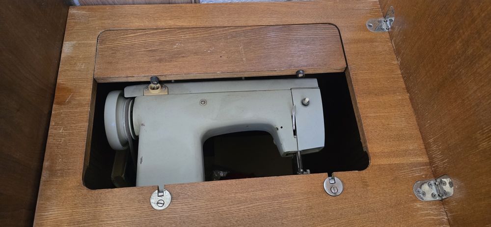 Швейная машинка тумба.