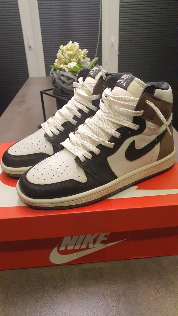 Jordan 1 Dark Mocha - mărime 40