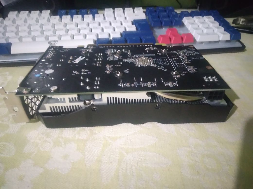Videokarta  sotiladi  winfox rx 580 8 gb 256 bit 2048