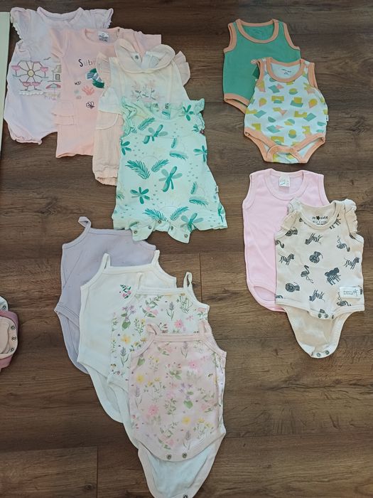 Подарявам бебешки дрешки