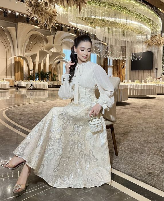 Вечернее платье, размер 44–46. Состояние: новое. Цена: 35 000 тг.