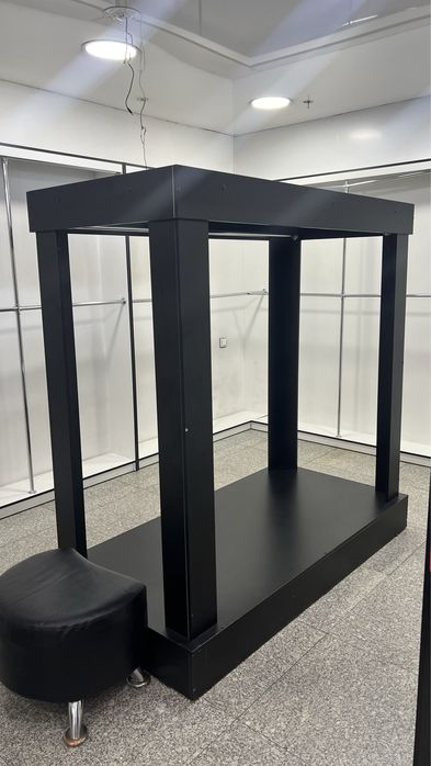 Продам оборудование для магазина одежды