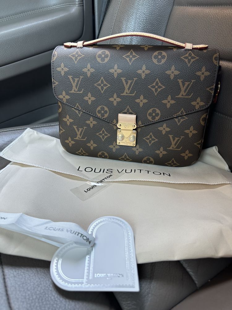 Дамска чанта louis vuitton