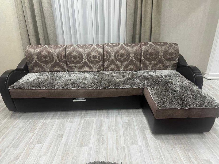 диван угловой с металлическим каркасом б/у