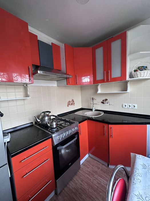 Продам Кухню угловую б/у