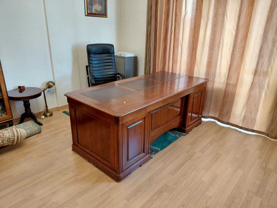 Продам письменный стол с рабочим креслом