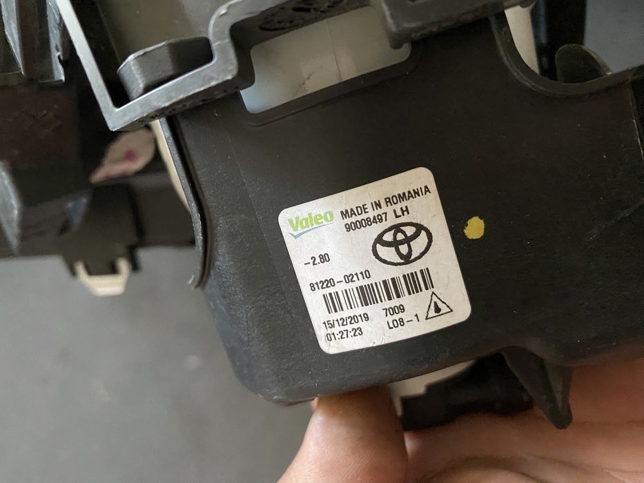 Proiector ceata stanga cu grila Toyota Yaris an 2014-2017