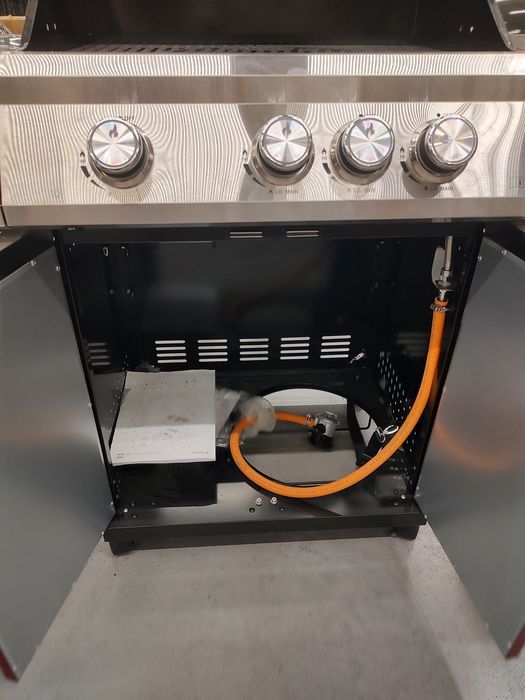 Ново газово барбекю