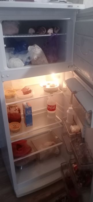 Атлант холодилник хорошем состояние с документом