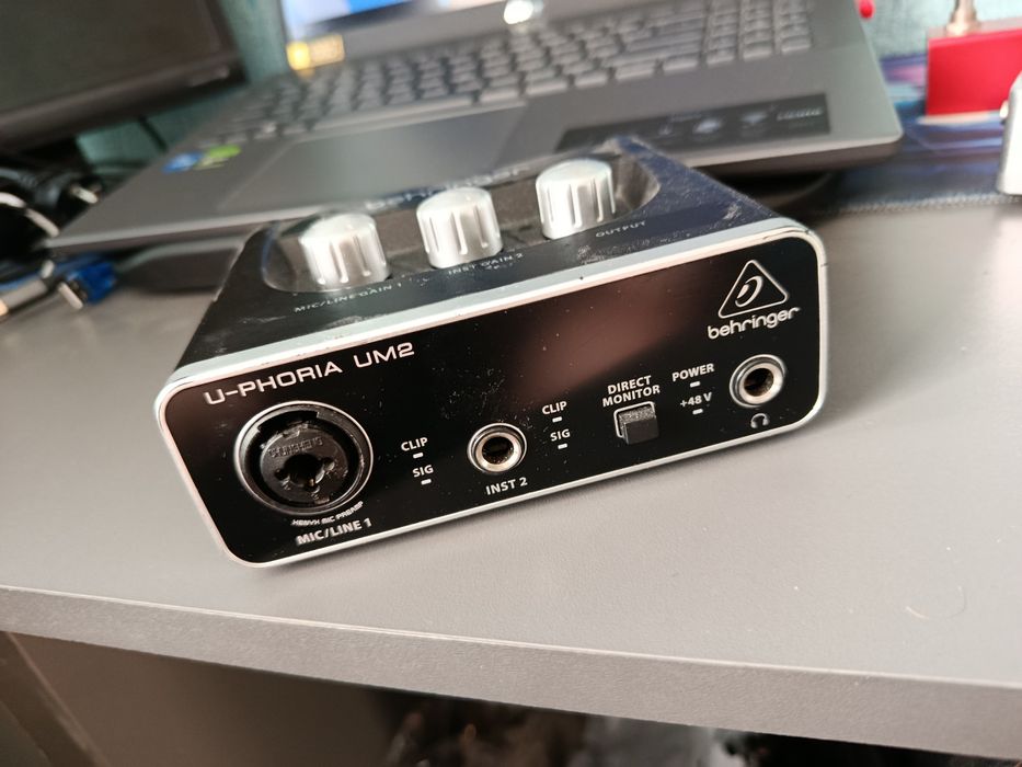 Продам звуковую карту Behringer для электрогитары