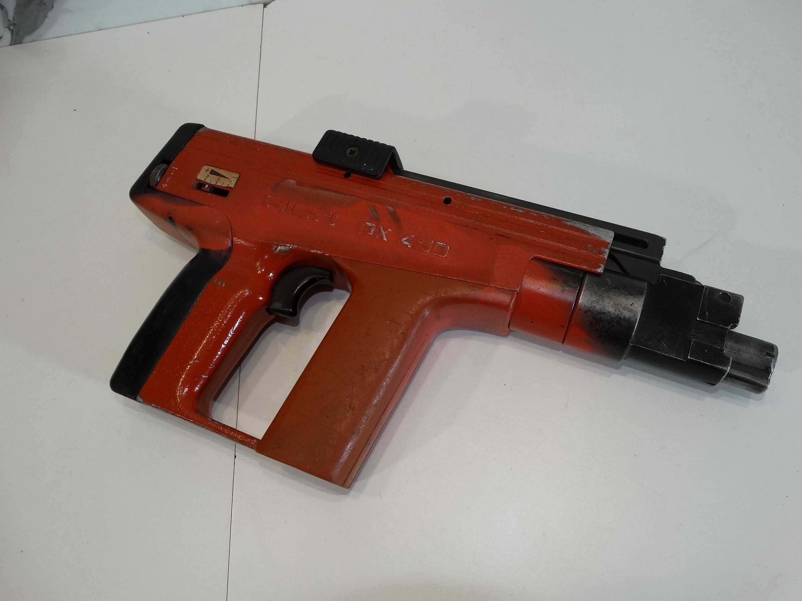 Hilti DX 450 - Уред за директен монтаж с капси