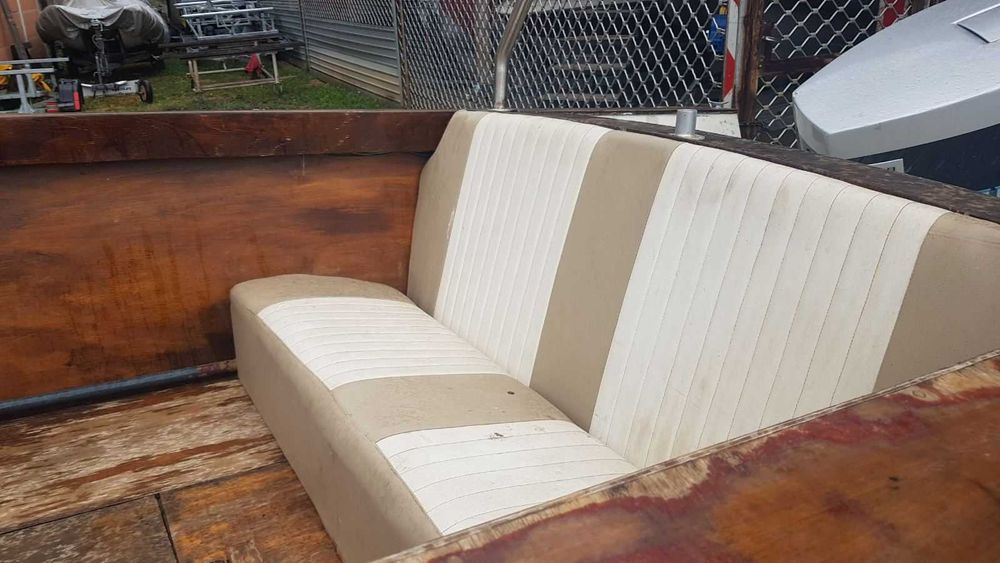 Продавам лодка HOHMAN