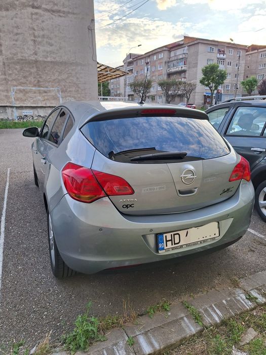Opel astra j ,mașină de oraș