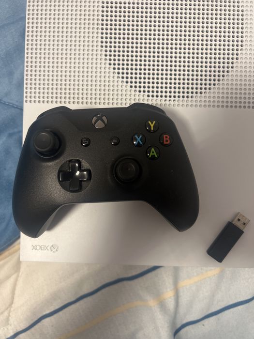 Xbox One S 1TB + Controller Xbox + Adaptor Xbox