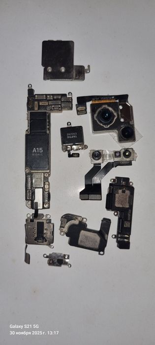 Продам запчасти для Iphone 13