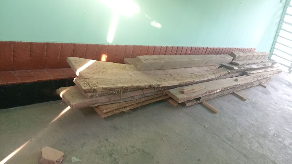 Eski taxta va temirlar